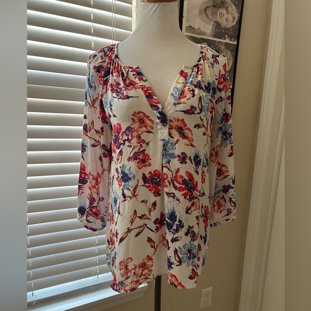 Violet & Claire Floral Blouse - Red, Blue, White